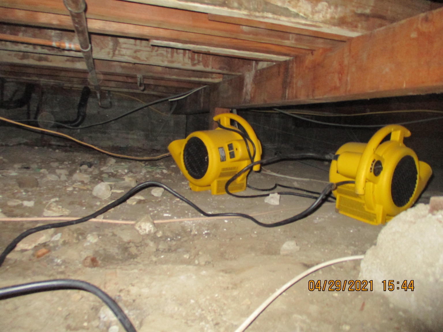 Crawlspace drying equipment